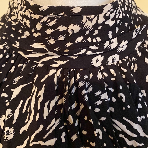 ⭐️Host Pick⭐️Tahari top - Picture 5 of 14